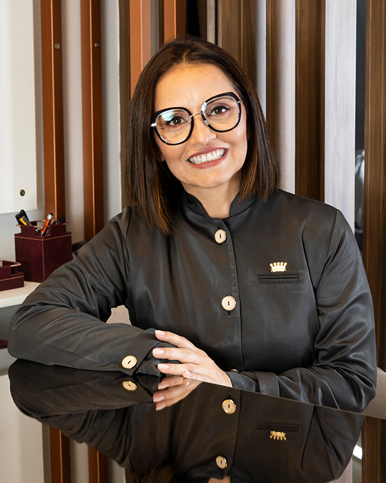 Dra. Angélica Siqueira - Lentes de Resina